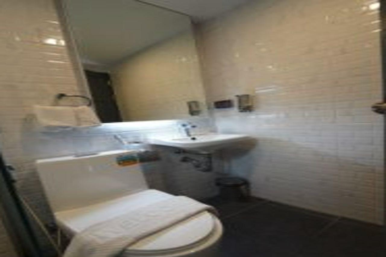 Roomquest Sukhumvit36 Bts Thonglor Bangkok Exterior foto